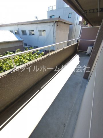 ユトリロ前田南のバルコニー