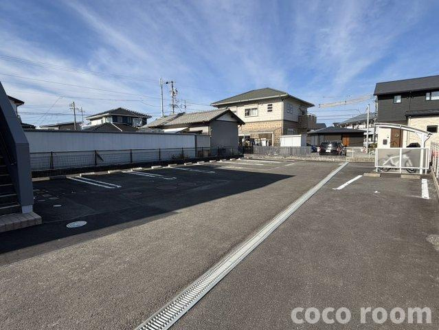 ルミナスの駐車場
