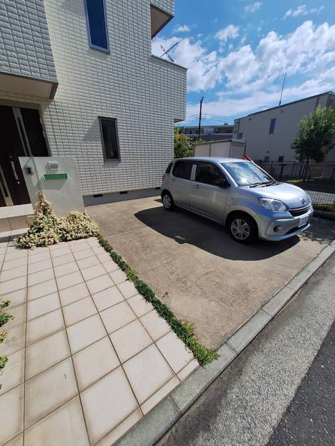 大久保3丁目ヘーベルハウスの駐車場