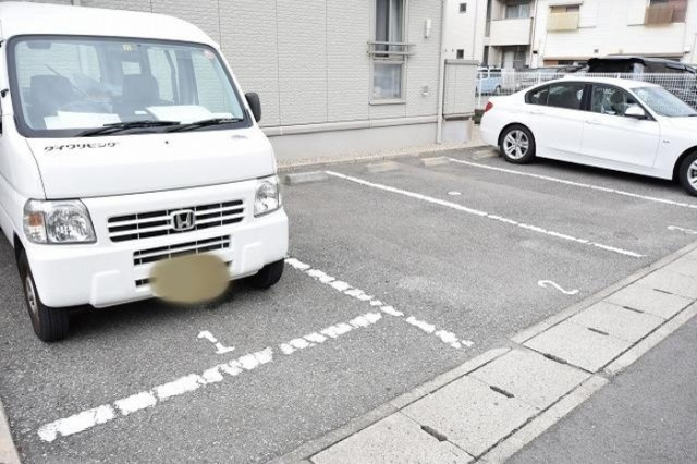 ソフィアコート御影の駐車場