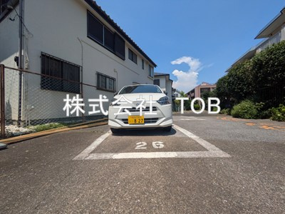 【駐車場】 | 柴崎貸家　1号棟 | 物件裏側、エクセルハイツ駐車場P26区画　無料で駐車可能