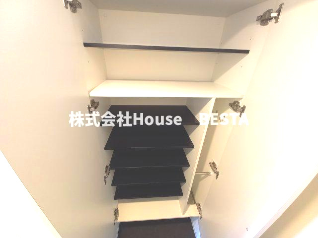セレニテ神戸駅前アリエの収納