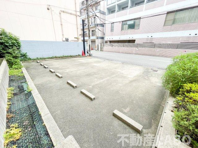 ラ・ハイール住吉の駐車場
