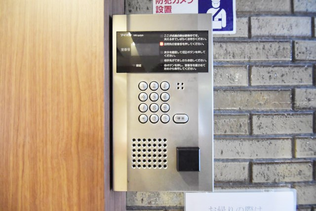 【受付】 | 桜台ハイライズ | 管理人さんが勤務する管理室。このマンションがきれいに保たれているのは、もちろん管理人さんのおかげ。～即日のご見学可能～　お問合せはお気軽にどうぞ。
