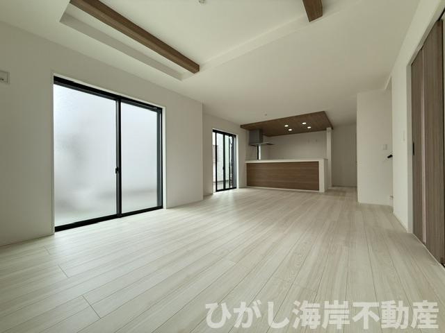 平塚市東中原２丁目　　新築戸建　　全２棟の居間・リビング|20.5帖　LDK