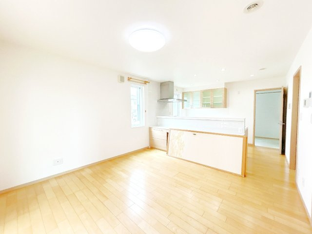 筑西市玉戸の居間・リビング|【間取り図】間取り図です。間取りは使いやすい4SLDKのお家です。各居室は採光が取れているので日当たり良好です。収納も充実しているのですっきり片付けができますね。