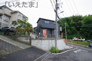 【前面道路含む現地写真】 | 【仲介手数料無料！！】八王子市絹ケ丘3丁目　新築戸建て（全1棟）No.1号棟　4290万円