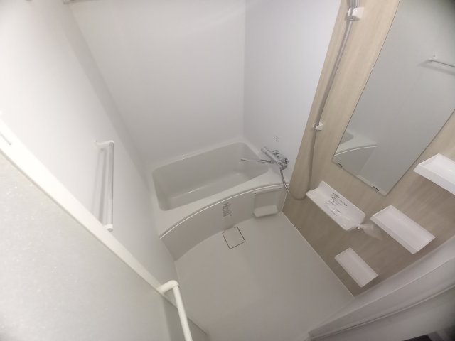 セレニテ神戸駅前アリエの浴室