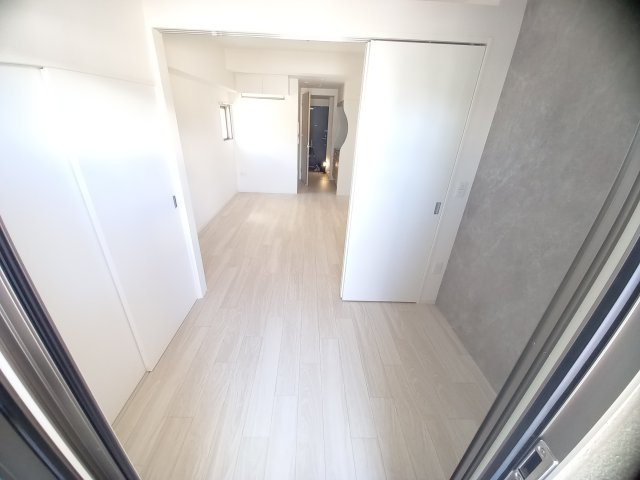 セレニテ神戸駅前アリエの洋室