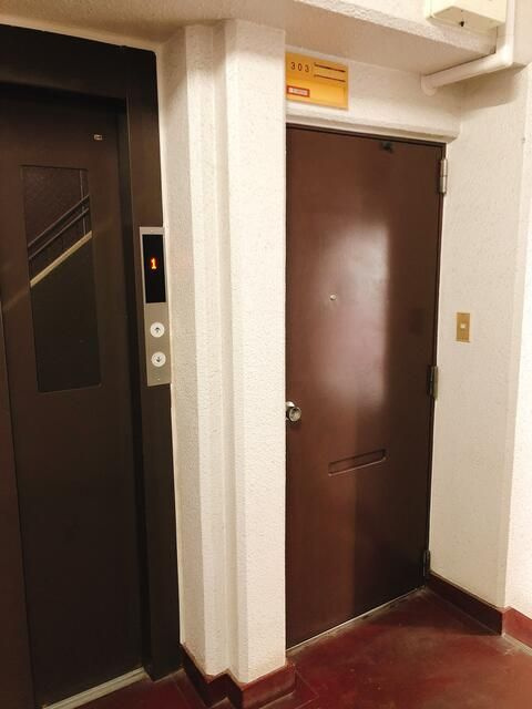大野コーポの玄関