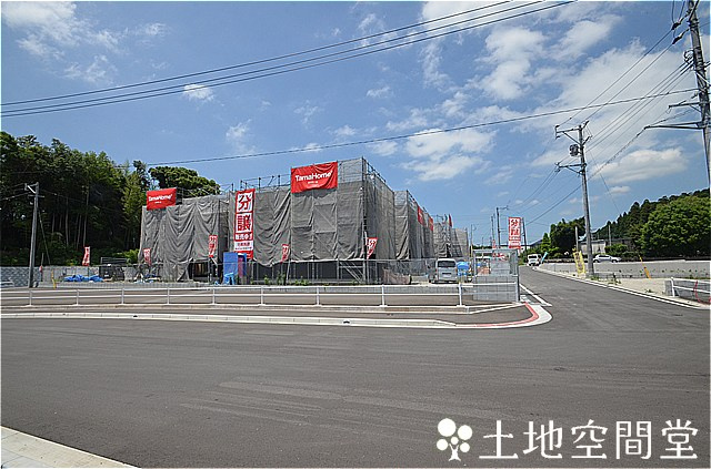 タマタウン八幡IC北の前面道路含む現地写真