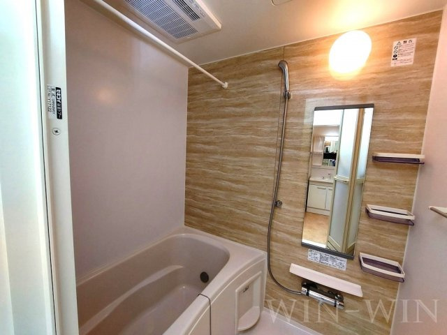 コッティ Bの浴室