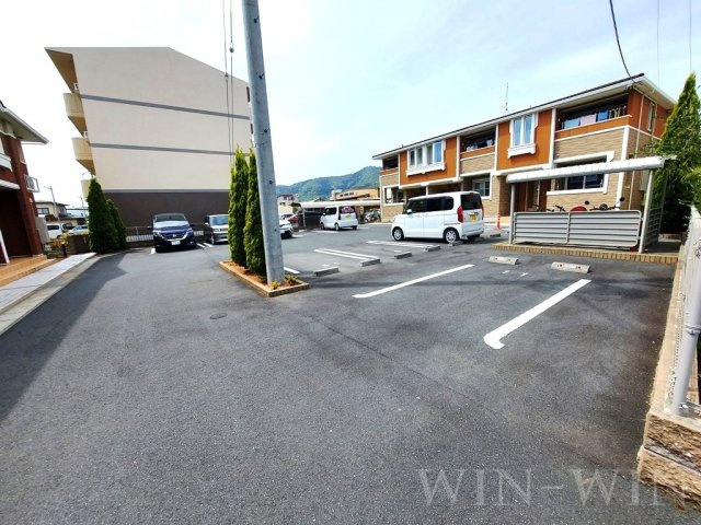 コッティ Bの駐車場