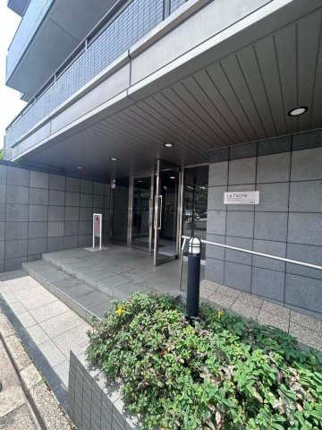 ル・フェール桜新町のエントランス