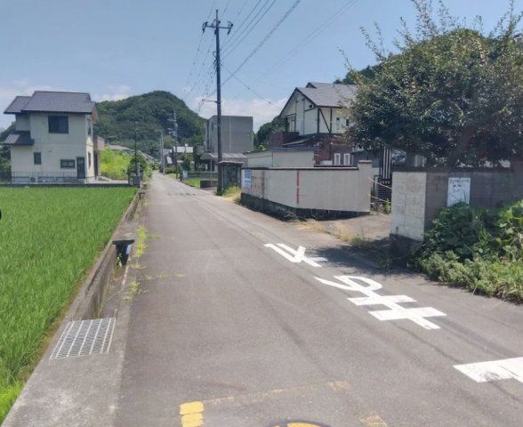 売土地　駿東郡清水町徳倉の周辺|前面道路が広く、開放感のある立地が魅力の売土地です。
陽当たりも良く、落ち着いた街並みの中でゆったりとした新生活を始められます。