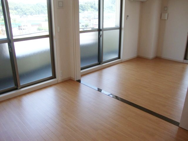 鎌倉市笛田１丁目の賃貸マンションの居間・リビング|使いやすいリビングになります♪