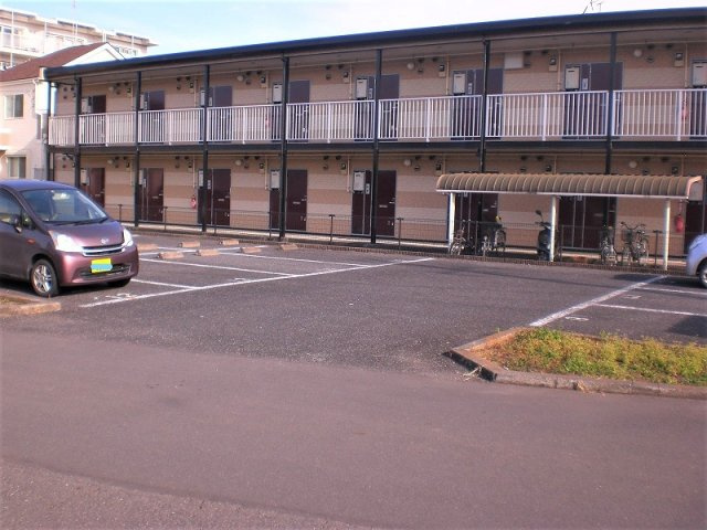 レオパレスルーチェの駐車場