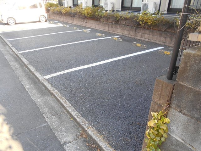 レオパレスＩＳＬＡＮＤⅡの駐車場