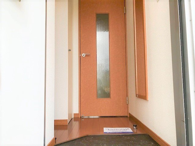 レオパレスノーブル　シャトーの玄関
