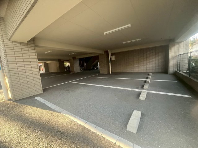 コスモ田端グレイスフォームの駐車場