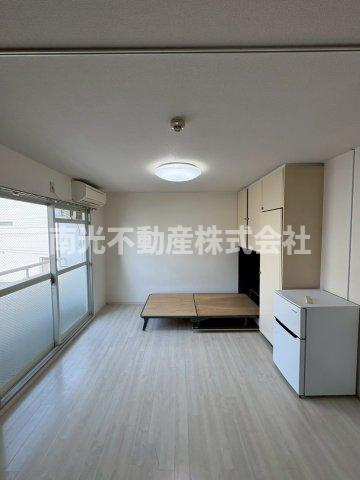 長瀬駅前マンションの洋室