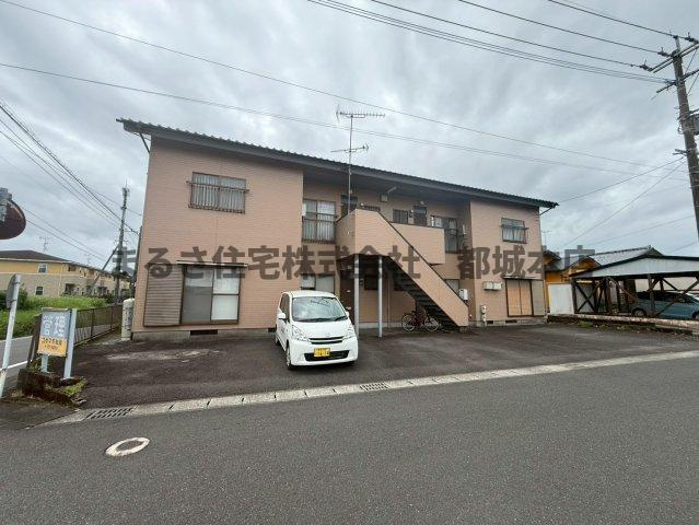 鷹コーポの駐車場