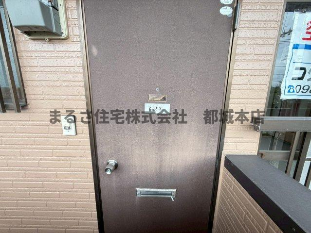 鷹コーポの玄関