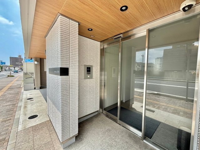 シャーメゾン坂田町のエントランス