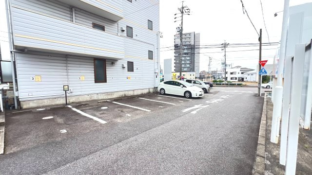 サンエイビルの駐車場