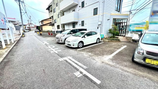 サンエイビルの駐車場