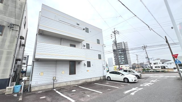 サンエイビルの駐車場