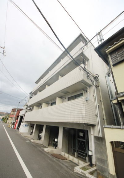 メゾンエクレーレ東林間の外観