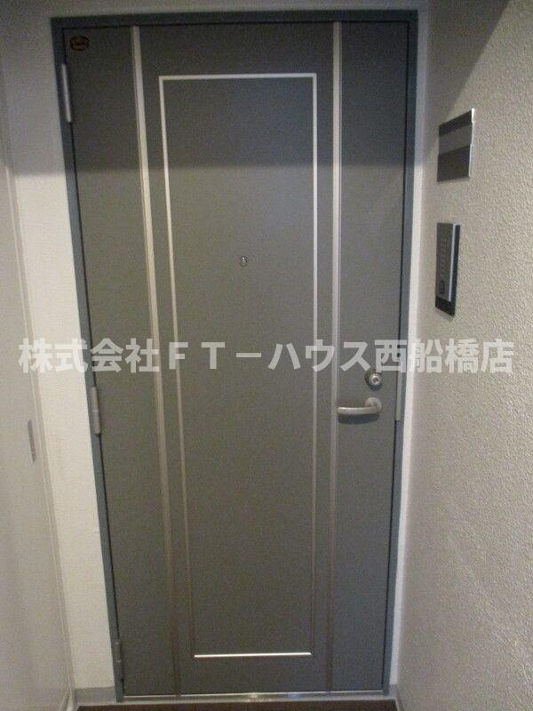 レオ伍拾八番館の玄関