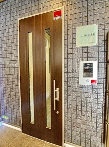 Noel本郷のエントランス|落ち着いたエントランスです