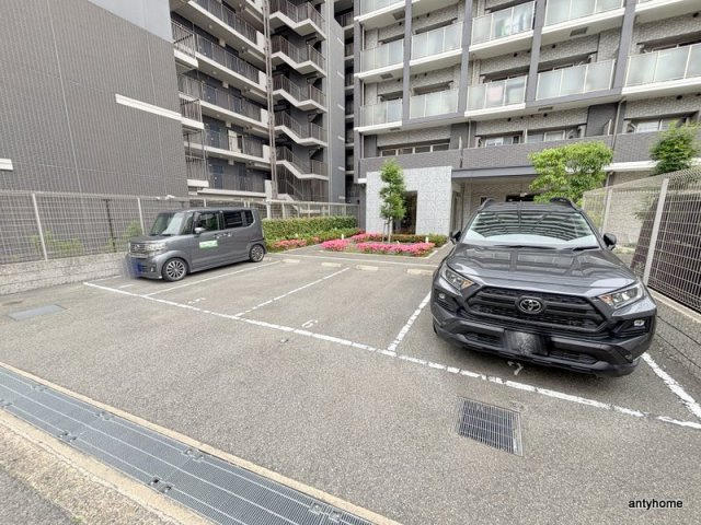 エスプレイス難波サウスゲートの駐車場
