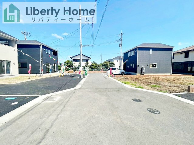水戸市平須町第8　新築戸建　1号棟の前面道路含む現地写真
