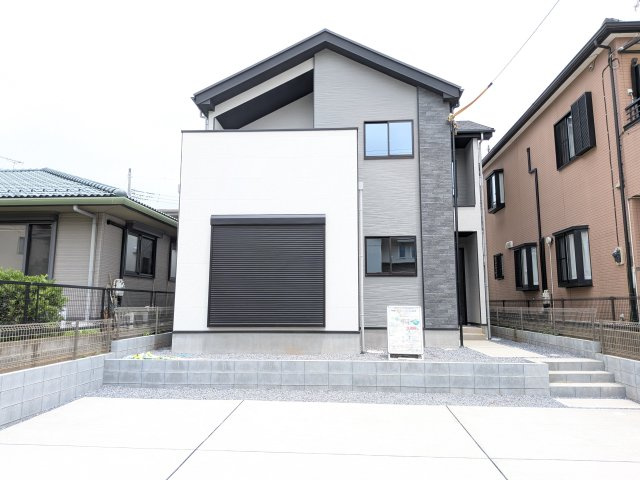 牛久市中央　5期　新築戸建ての外観|【月々7万円台〜】
写真だけでは伝わらない快適さを、ぜひ現地で体感しませんか？
即日見学可能です！平日のご案内も可能です♪
お気軽にお問合せください！
