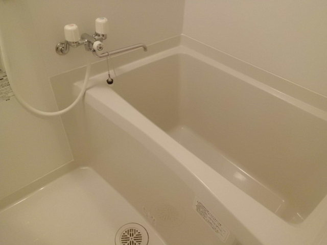 メゾン　ボヌールの浴室|ゆとりのあるお風呂で一日の疲れを取りましょう