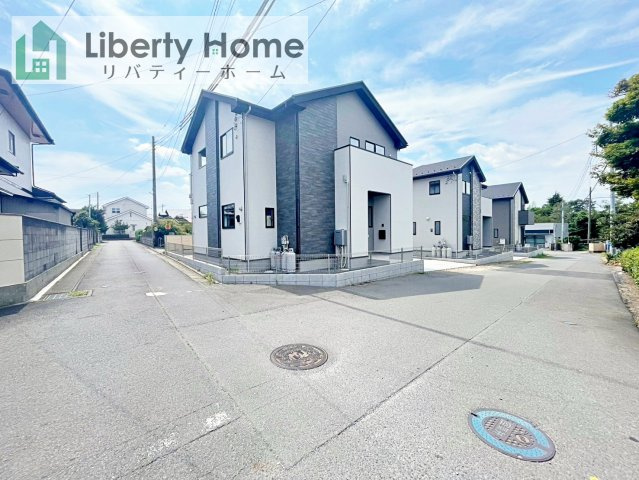 ひたちなか市市毛4期　3号棟　新築戸建の前面道路含む現地写真