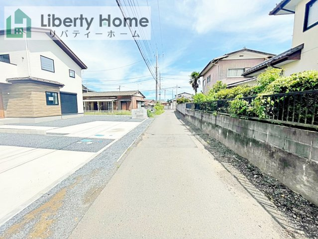 ひたちなか市足崎3期　3号棟　新築戸建の前面道路含む現地写真