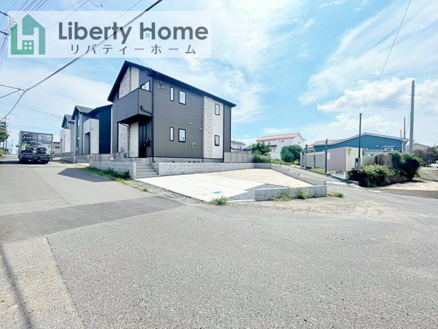 ひたちなか市市毛4期　1号棟　新築戸建の前面道路含む現地写真