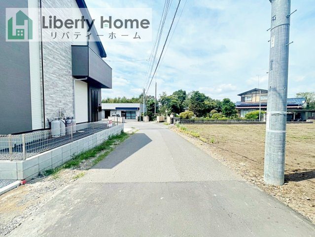 ひたちなか市市毛4期　1号棟　新築戸建の前面道路含む現地写真