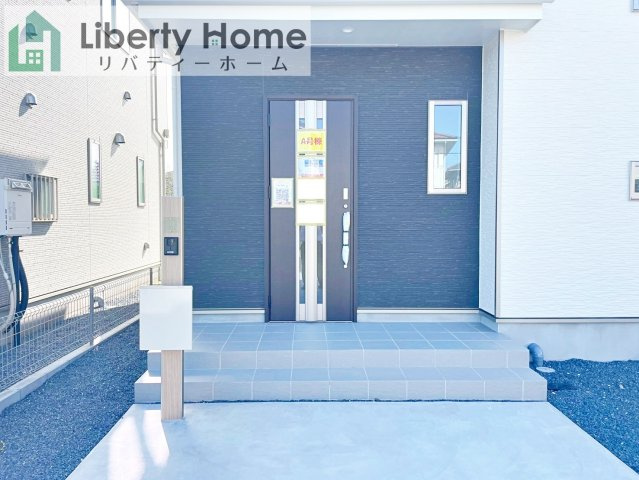 ひたちなか市三反田　A号棟　新築戸建のエントランス