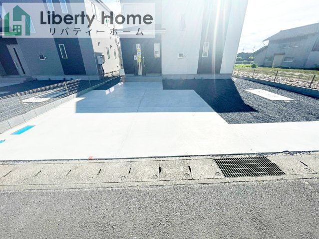 ひたちなか市三反田　A号棟　新築戸建の駐車場