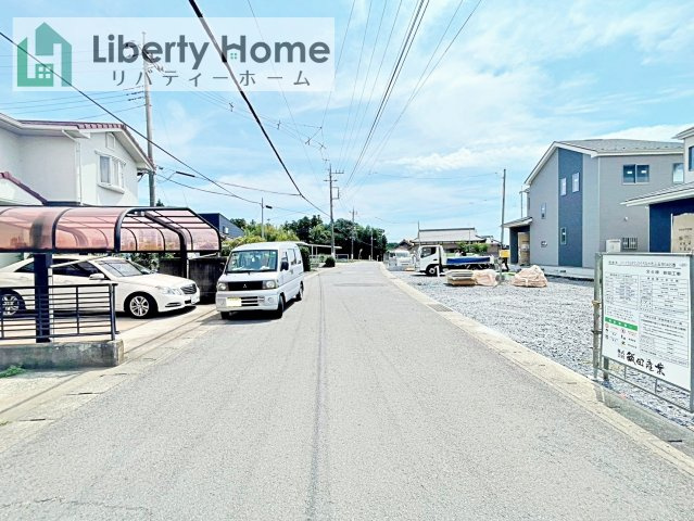 ひたちなか市三反田　A号棟　新築戸建の前面道路含む現地写真