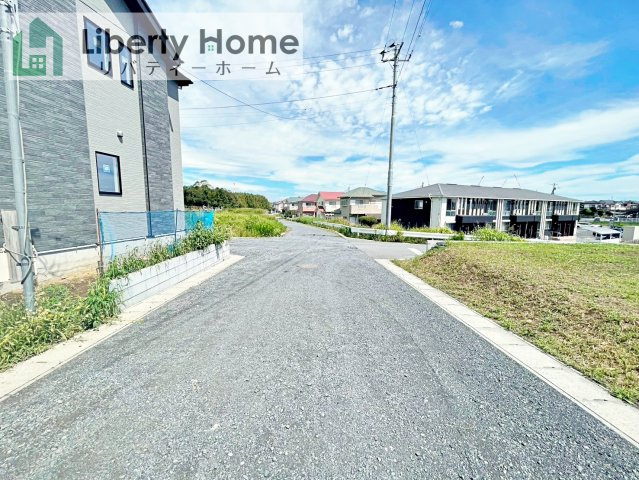 ひたちなか市東石川8期　新築戸建の前面道路含む現地写真