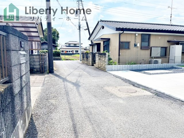 ひたちなか市津田　新築戸建の前面道路含む現地写真