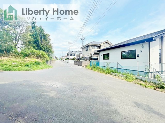 ひたちなか市大成町3期　新築戸建の前面道路含む現地写真