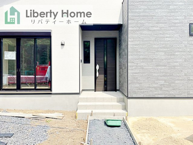 ひたちなか市大成町3期　新築戸建のエントランス