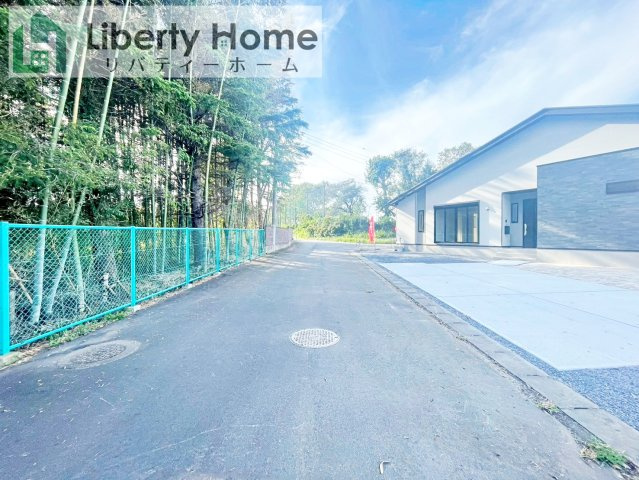 ひたちなか市大成町3期　新築戸建の前面道路含む現地写真
